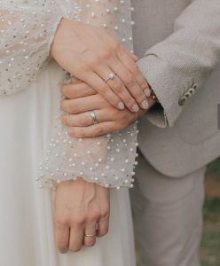 cincin nikah pasangan